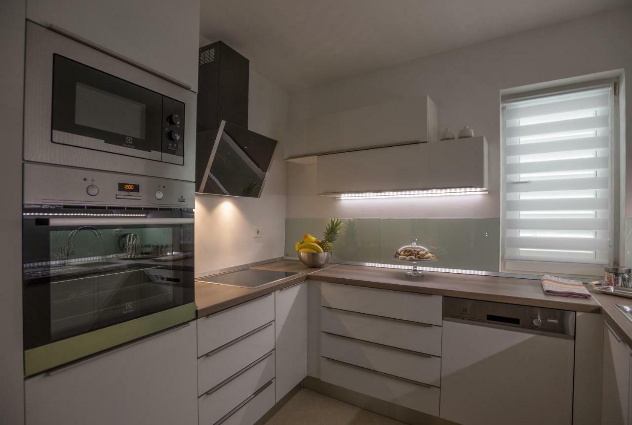 Andor - Lux, Two Beautiful Terraces With Sea & Sunset View Apartman Makarska Kültér fotó